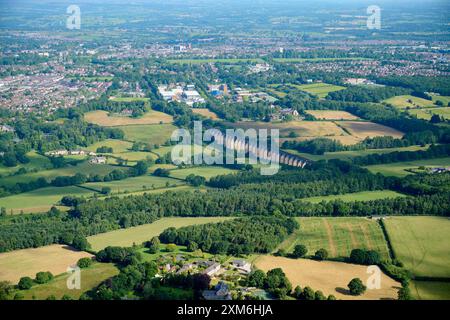 Eine Luftaufnahme des Crimple Railway Viaduct südlich von Harrogate, North Yorkshire, Nordengland, Großbritannien Stockfoto