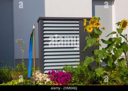 Wärmepumpe auf einem Wohnhaus Stockfoto
