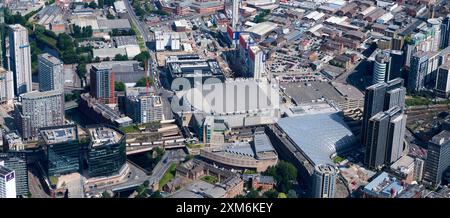 Ein Luftbild der AO Arena und des Stadtzentrums von Manchester, Nordwesten Englands, Großbritannien Stockfoto