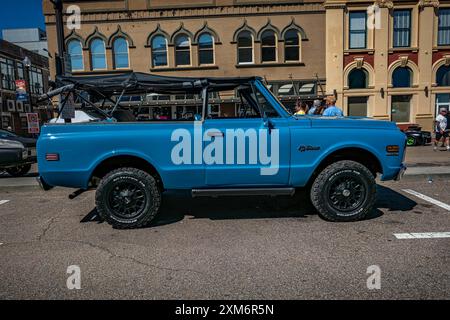 Gulfport, MS - 01. Oktober 2023: Hochperspektivische Seitenansicht eines Chevrolet K5 Blazer SUV aus dem Jahr 1972 auf einer lokalen Autoshow. Stockfoto
