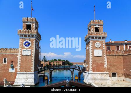 VENEDIG, ITALIEN - 18. MAI 2018: Dies ist das Haupttor des Arsenals. Stockfoto