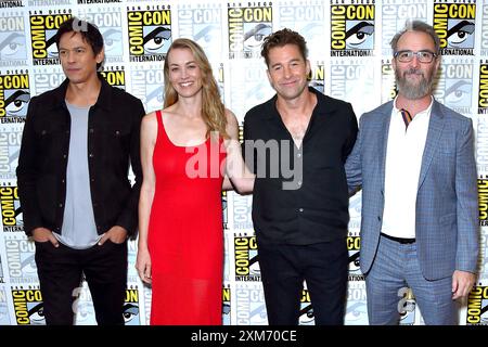 Chaske Spencer, Yvonne Strahovski, Scott Speedman und Ian McCulloch beim Photocall zur Peacock-Serie 'Teacup' auf der San Diego Comic-Con International 2024 im Hilton Bayfront Hotel. San Diego, 25.07.2024 Stockfoto