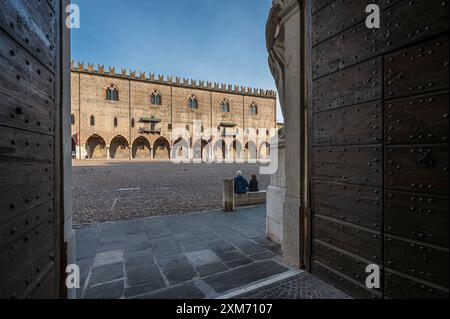 Piazza Sordello, Blick auf Palazzo del Capitano, Stadt Mantua, Provinz Mantua, Mantova, am Fluss Mincio, Lombardei, Italien, Europa Stockfoto