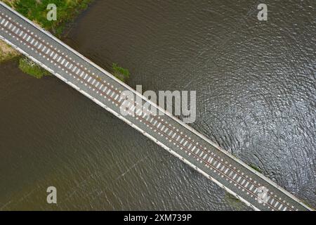 Brücke über den Marsch Ebro, Arija, Las Merindades, Provinz Burgos, Spanien Stockfoto