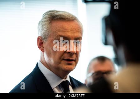 FRANKREICH-POLITIK-SPORT-OLY Wirtschaftsminister Bruno Le Maire besucht das Zollzentrum in Paris und lobt die außergewöhnlichen Anstrengungen, die die Zollbehörden am Vorabend der Olympischen Eröffnungszeremonie unternommen haben. In Paris Am 25. Juli 2024. PARIS ILE-DE-FRANCE FRANKREICH URHEBERRECHT: XANDREAXSAVORANIXNERIX FRANCE-POLITICS-SPORT-OLY-ASN ASAVORANINERI-58 Stockfoto