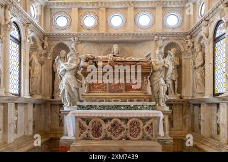 Kapelle des Heiligen Johannes im Inneren der Kathedrale des Heiligen Lorenz in Trogir, Kroatien, Europa Stockfoto