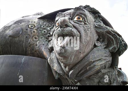 Einsteinbrunnen am Geburtsort Albert Einsteins, Bronze von Jürgen Goertz. Zeughausgasse, Ulm, Deutschland, Europa Stockfoto