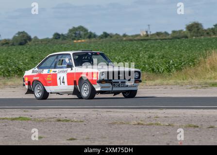 Ford Escort mk2 trat bei einem Renntag und Zeitfahren in Blyton Park, Blyton, Lincolnshire an. Stockfoto