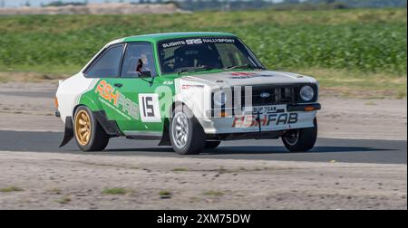 Ford Escort mk2 trat bei einem Renntag und Zeitfahren in Blyton Park, Blyton, Lincolnshire an. Stockfoto