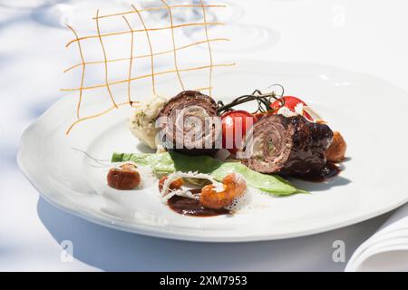 Sorbische Rinderroulade mit Kartoffelknödeln Stockfoto