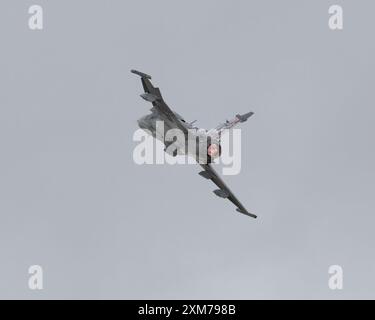 Ein tschechischer SAAB JAS 39 Gripen Leichtgewicht-Mehrzweck-Kampfflugzeug, das auf der Royal International AirTattoo 2024 gezeigt wird Stockfoto