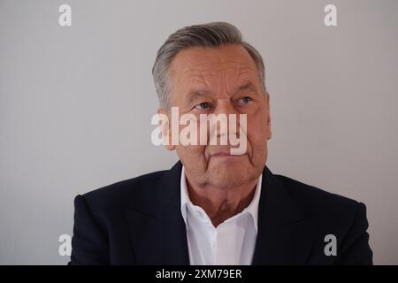 Dresden, Deutschland. Juli 2024. Popsänger Roland Kaiser. Eine Wachsfigur des Sängers soll im Berliner Wachsmuseum Madame Tussauds ausgestellt werden. Quelle: Sebastian Willnow/dpa/Alamy Live News Stockfoto