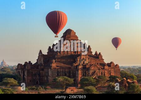 Dhammayangyi Tempel bei Sonnenaufgang, der größte Tempel in Bagan (Pagan), Myanmar Stockfoto