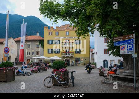 Glurns, Südtirol, Italien - Glurns aus dem 16. Jahrhundert ist mit 924 Einwohnern eine der kleinsten Städte der Alpen. Historische Stadt cen Stockfoto