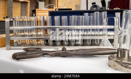 Kleines Museum für medizinische Instrumente, Geräte und Werkzeuge, die von Ärzten im Lung Sanatorium in Jablunkov, Tschechische Republik, 16. Juli 2024 verwendet werden. (CTK Foto/Petr Stockfoto