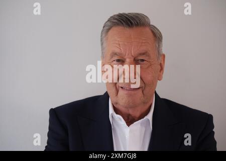 Dresden, Deutschland. Juli 2024. Popsänger Roland Kaiser. Eine Wachsfigur des Sängers soll im Berliner Wachsmuseum Madame Tussauds ausgestellt werden. Quelle: Sebastian Willnow/dpa/Alamy Live News Stockfoto