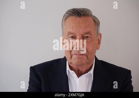 Dresden, Deutschland. Juli 2024. Popsänger Roland Kaiser. Eine Wachsfigur des Sängers soll im Berliner Wachsmuseum Madame Tussauds ausgestellt werden. Quelle: Sebastian Willnow/dpa/Alamy Live News Stockfoto