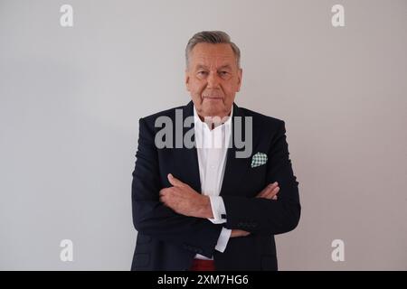 Dresden, Deutschland. Juli 2024. Popsänger Roland Kaiser. Eine Wachsfigur des Sängers soll im Berliner Wachsmuseum Madame Tussauds ausgestellt werden. Quelle: Sebastian Willnow/dpa/Alamy Live News Stockfoto