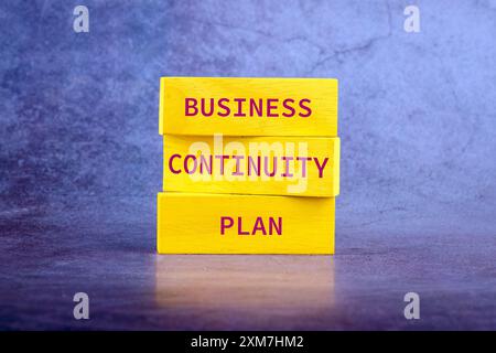 BCP Business Continuity Plan auf Holzblöcken auf abstraktem Hintergrund GESCHRIEBEN Stockfoto