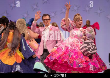 Modell bei der 10. Jährliche 'her Universe Fashion Show' zur Feier von 65 Jahren Barbie und 35 Jahren Polly Pocket auf der San Diego Comic-Con International 2024 im Manchester Grand Hyatt. San Diego, 25.07.2024 Stockfoto