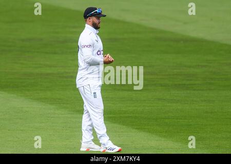 Birmingham, Großbritannien. Juli 2024. Ben Duckett aus England während des Spiels der International Test Match Series zwischen England und West Indies am 26. Juli 2024 im Edgbaston Cricket Ground in Birmingham. Foto von Stuart Leggett. Nur redaktionelle Verwendung, Lizenz für kommerzielle Nutzung erforderlich. Keine Verwendung bei Wetten, Spielen oder Publikationen eines einzelnen Clubs/einer Liga/eines Spielers. Quelle: UK Sports Pics Ltd/Alamy Live News Stockfoto