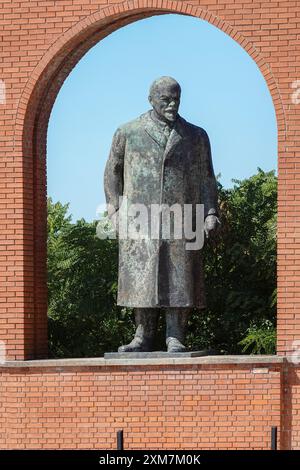 Ungarn, Budapest, Lenin-Statue im Memento-Park. Szoborpark oder Memento Park ist ein Freilichtmuseum in Budapest, Ungarn, das der monumentalen Statue gewidmet ist Stockfoto