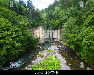 Hokkaido, Japan: Die Sounkyo-Schlucht in der Nähe des Asahikawa-Berges in der Daisetsuzan-Vulkangruppe in Hokkaido im Sommer in Japan. Stockfoto