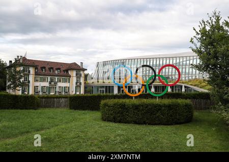 Schweiz - Wirtschaft, Wirtschaft & Finanzen - Internationales Olympisches Komitee IOC LAUSANNE, SCHWEIZ - 21. JULI: Die Olympischen Ringe sind vor dem Sitz des Internationalen Olympischen Komitees IOC am 21. Juli 2024 in Lausanne, Schweiz, abgebildet. Foto: Manuel Blondeau/AOP. Presse Lausanne Schweizer Riviera Waadt Schweiz Copyright: X ManuelxBlondeau/AOP. Pressx AOP20240721 - 0040 Stockfoto