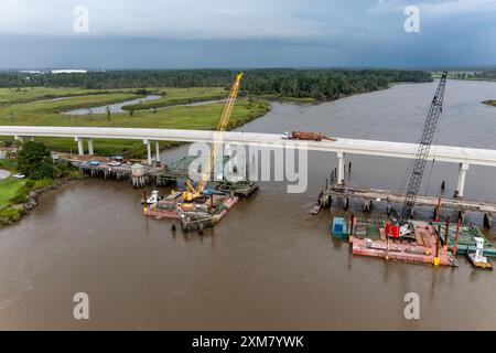 Die Demontage der Houlihan-Brücke. Die Houlihan Bridge in Port Wentworth, die an ihren grünen Stahlträgern, flankiert von einem sechseckigen Radhaus, erkannt wird Stockfoto