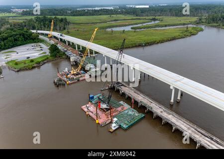 Die Demontage der Houlihan-Brücke. Die Houlihan Bridge in Port Wentworth, die an ihren grünen Stahlträgern, flankiert von einem sechseckigen Radhaus, erkannt wird Stockfoto