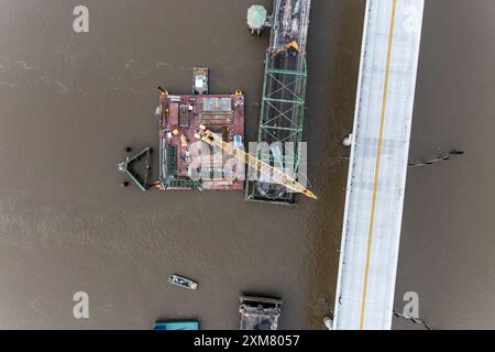 Die Demontage der Houlihan-Brücke. Die Houlihan Bridge in Port Wentworth, die an ihren grünen Stahlträgern, flankiert von einem sechseckigen Radhaus, erkannt wird Stockfoto