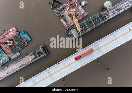 Die Demontage der Houlihan-Brücke. Die Houlihan Bridge in Port Wentworth, die an ihren grünen Stahlträgern, flankiert von einem sechseckigen Radhaus, erkannt wird Stockfoto