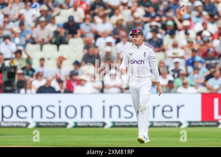 Birmingham, Großbritannien. Juli 2024. Ollie Pope of England beim Spiel der International Test Match Series zwischen England und West Indies am 26. Juli 2024 im Edgbaston Cricket Ground in Birmingham. Foto von Stuart Leggett. Nur redaktionelle Verwendung, Lizenz für kommerzielle Nutzung erforderlich. Keine Verwendung bei Wetten, Spielen oder Publikationen eines einzelnen Clubs/einer Liga/eines Spielers. Quelle: UK Sports Pics Ltd/Alamy Live News Stockfoto