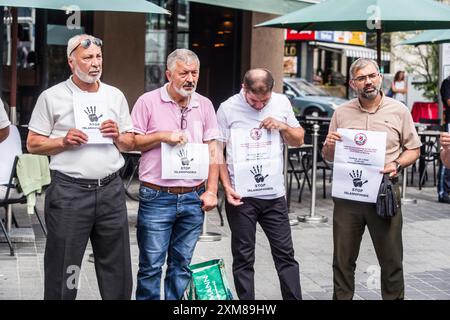 26. Juli 2024: Organisiert von Aykan Inan vom DITIB, überwacht Mitglieder des Verfassungsschutzes graue Wölfe, Union Internationaler Demokraten, Grauer Wolf-Tuerkisches Kulturzentrum München, und der heimliche Migrationsbeirat versuchte, einen rassistischen Messerstechangriff zu instrumentalisieren, indem er seine Mic-Zeit benutzte, um die Polizei anzuprangern und zu diskreditieren, Islamophobie, die Staatsanwälte und Ermittler und den deutschen Staat selbst zu beschuldigen. (Kreditbild: © Sachelle Babbar/ZUMA Press Wire) NUR REDAKTIONELLE VERWENDUNG! Nicht für kommerzielle ZWECKE! Stockfoto