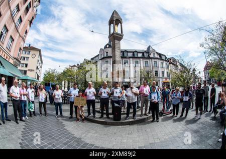 26. Juli 2024: Organisiert von Aykan Inan vom DITIB, überwacht Mitglieder des Verfassungsschutzes graue Wölfe, Union Internationaler Demokraten, Grauer Wolf-Tuerkisches Kulturzentrum München, und der heimliche Migrationsbeirat versuchte, einen rassistischen Messerstechangriff zu instrumentalisieren, indem er seine Mic-Zeit benutzte, um die Polizei anzuprangern und zu diskreditieren, Islamophobie, die Staatsanwälte und Ermittler und den deutschen Staat selbst zu beschuldigen. (Kreditbild: © Sachelle Babbar/ZUMA Press Wire) NUR REDAKTIONELLE VERWENDUNG! Nicht für kommerzielle ZWECKE! Stockfoto