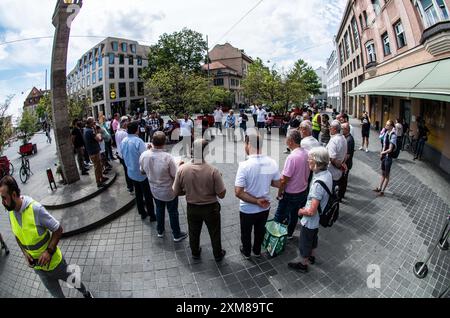 26. Juli 2024: Organisiert von Aykan Inan vom DITIB, überwacht Mitglieder des Verfassungsschutzes graue Wölfe, Union Internationaler Demokraten, Grauer Wolf-Tuerkisches Kulturzentrum München, und der heimliche Migrationsbeirat versuchte, einen rassistischen Messerstechangriff zu instrumentalisieren, indem er seine Mic-Zeit benutzte, um die Polizei anzuprangern und zu diskreditieren, Islamophobie, die Staatsanwälte und Ermittler und den deutschen Staat selbst zu beschuldigen. (Kreditbild: © Sachelle Babbar/ZUMA Press Wire) NUR REDAKTIONELLE VERWENDUNG! Nicht für kommerzielle ZWECKE! Stockfoto