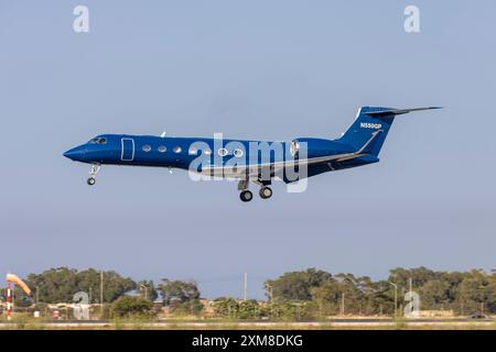 Gulfstream Aerospace G-V-SP Gulfstream G550 (REG: N550GP) aus dem nahe gelegenen Palermo, Sizilien. Stockfoto