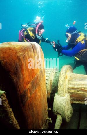 Verlosung Schiffswrack, Taucher an der Windbrille, Tobermory, Ontario, Kanada Stockfoto