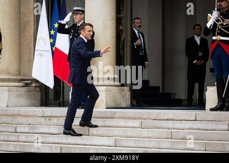 Paris, Frankreich. Juli 2024. Emmanuel Macron, französischer Präsident, der während des Besuchs des israelischen Präsidenten im Elysée-Palast zu sehen war. Emmanuel Macron, französischer Präsident, empfängt seinen israelischen Amtskollegen Isaac Herzog im Pariser Palais Elysée. Quelle: SOPA Images Limited/Alamy Live News Stockfoto