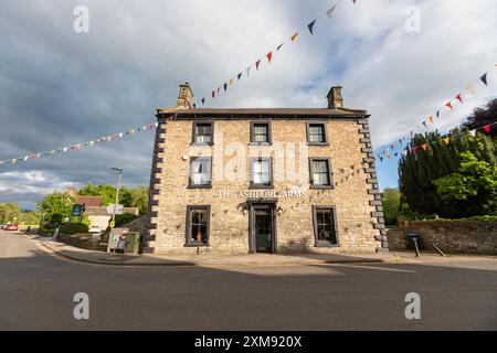 Die Bürgergemeinde Ashford Arms, Ashford-in-the-Water Village im Derbyshire Peak District, England, Großbritannien Stockfoto