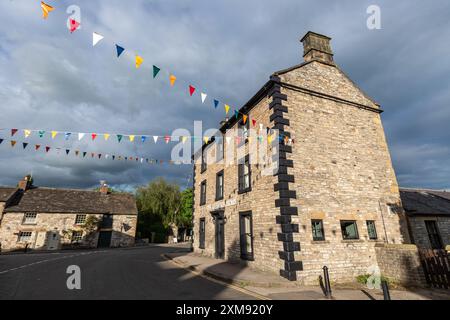 Die Bürgergemeinde Ashford Arms, Ashford-in-the-Water Village im Derbyshire Peak District, England, Großbritannien Stockfoto