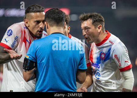 Curitiba, Brasilien. Juli 2024. PR - CURITIBA - 07/25/2024 - COPA SUL-AMERICANA 2024, ATHLETICO-PR x CERRO PORTENO - Schiedsrichter Felipe Gonzalez während des Spiels zwischen Athletico-PR und Cerro Porteno im Stadion Arena da Baixada für die Copa Sul-Americana 2024. Foto: Luis Garcia/AGIF Credit: AGIF/Alamy Live News Stockfoto