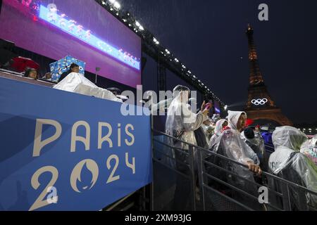 Paris, Frankreich. Juli 2024. Die Eröffnungszeremonie der Olympischen Spiele 2024 in Paris, Frankreich am Freitag, den 26. Juli 2024. Die Spiele der XXXIII. Olympiade finden vom 26. Juli bis 11. August in Paris statt. Die belgische Delegation zählt 165 Athleten in 21 Sportarten. BELGA FOTO BENOIT DOPPAGNE Credit: Belga News Agency/Alamy Live News Stockfoto