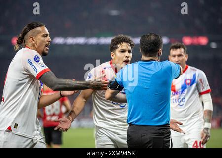 Curitiba, Brasilien. Juli 2024. PR - CURITIBA - 07/25/2024 - COPA SUL-AMERICANA 2024, ATHLETICO-PR x CERRO PORTENO - Schiedsrichter Felipe Gonzalez während des Spiels zwischen Athletico-PR und Cerro Porteno im Stadion Arena da Baixada für die Copa Sul-Americana 2024. Foto: Luis Garcia/AGIF (Foto: Luis Garcia/AGIF/SIPA USA) Credit: SIPA USA/Alamy Live News Stockfoto