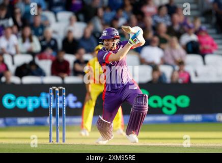 Die Northern Superchargers Ollie Robinson schlug während des Hundert-Männer-Spiels in Headingley, Leeds. Bilddatum: Freitag, 26. Juli 2024. Stockfoto