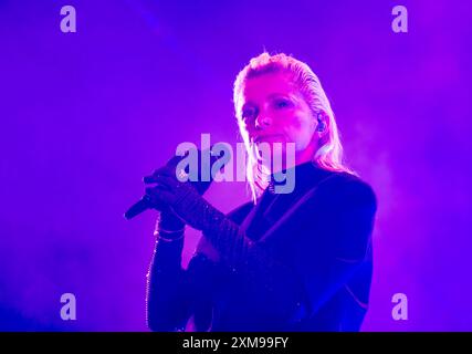 Henham Park, Suffolk, Großbritannien. Juli 2024. Die englische Sängerin und Songwriterin Alison Goldfrapp spielt live beim Latitude Festival. ernesto Rogata/Alamy Live News Stockfoto