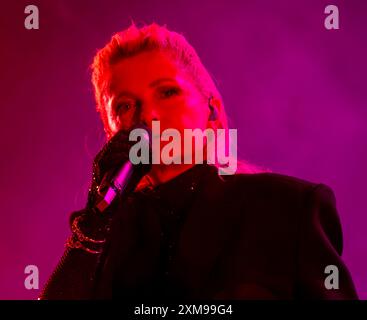 Henham Park, Suffolk, Großbritannien. Juli 2024. Die englische Sängerin und Songwriterin Alison Goldfrapp spielt live beim Latitude Festival. ernesto Rogata/Alamy Live News Stockfoto