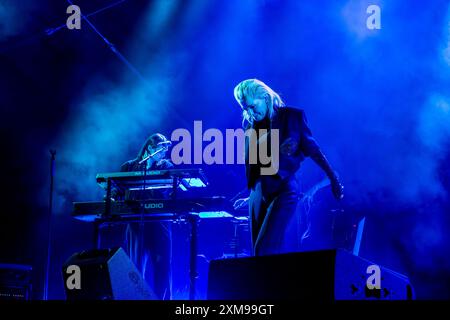 Henham Park, Suffolk, Großbritannien. Juli 2024. Die englische Sängerin und Songwriterin Alison Goldfrapp spielt live beim Latitude Festival. ernesto Rogata/Alamy Live News Stockfoto