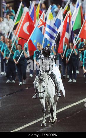 (240726) -- PARIS, 26. Juli 2024 (Xinhua) -- ein Schauspieler tritt während der Eröffnungszeremonie der Olympischen Spiele 2024 in Paris auf, Frankreich, 26. Juli 2024. (Xinhua/Shen Bohan) Stockfoto