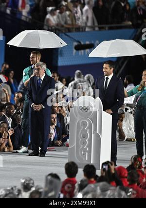 Paris, Frankreich. Juli 2024. Der Präsident des Organisationskomitees für die Olympischen und Paralympischen Spiele 2024 in Paris (Cojop) Tony Estanguet (C) hält eine Rede im Trocadero während der Eröffnungszeremonie der Olympischen Spiele 2024 in Paris am 26. Juli 2024. Foto: David Niviere/ABACAPRESS. COM Credit: Abaca Press/Alamy Live News Stockfoto